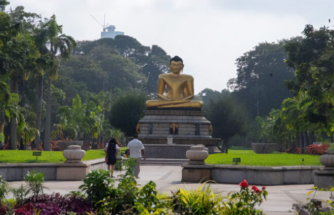 Relax at Viharamahadevi Park